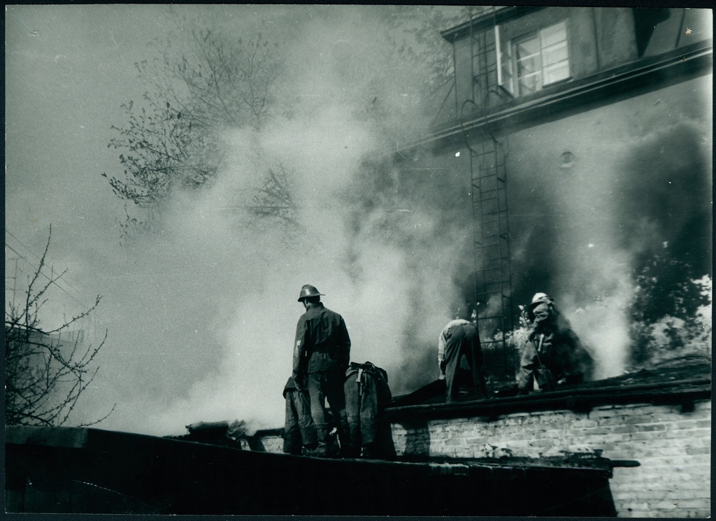 Kustutatud tulekahju Apteekide Peavalitsuse laos