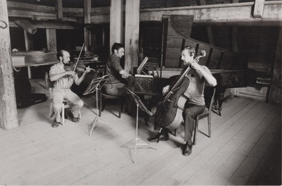 Ansambel "Linnutaja" ja instrumentaaltrio ühine kontsert Kurgjal veskikojas.  similar photo