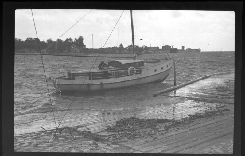 Fotonegatiiv. Jahtlaev Koit Pärnu jõel