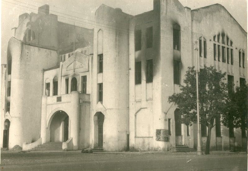 Foto. Teater Endla peale kahjutuld 23.09.1944.aastal. Pärnu