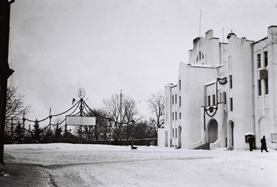 Fotonegatiiv. Eesti Vabariigi aastapäevaks dekoreeritud Pärnu 1939.a.  similar photo