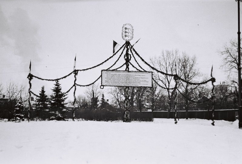 Fotonegatiiv. Eesti Vabariigi aastapäevaks dekoreeritud Pärnu 1939.a.