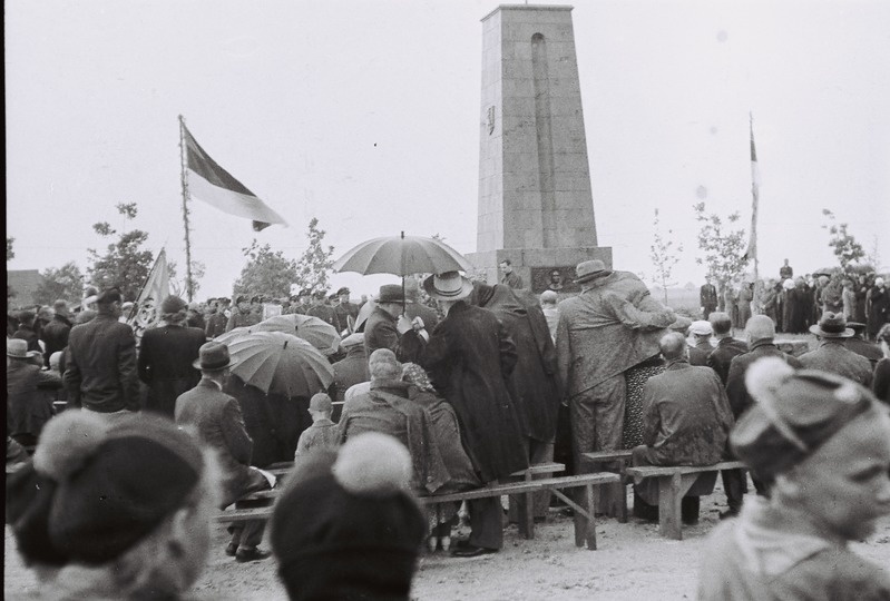 Fotonegatiiv. President Konstantin Pätsi sünnikoha tähistamise monumendi avamine Tahkurannas 25. juunil 1939.a.