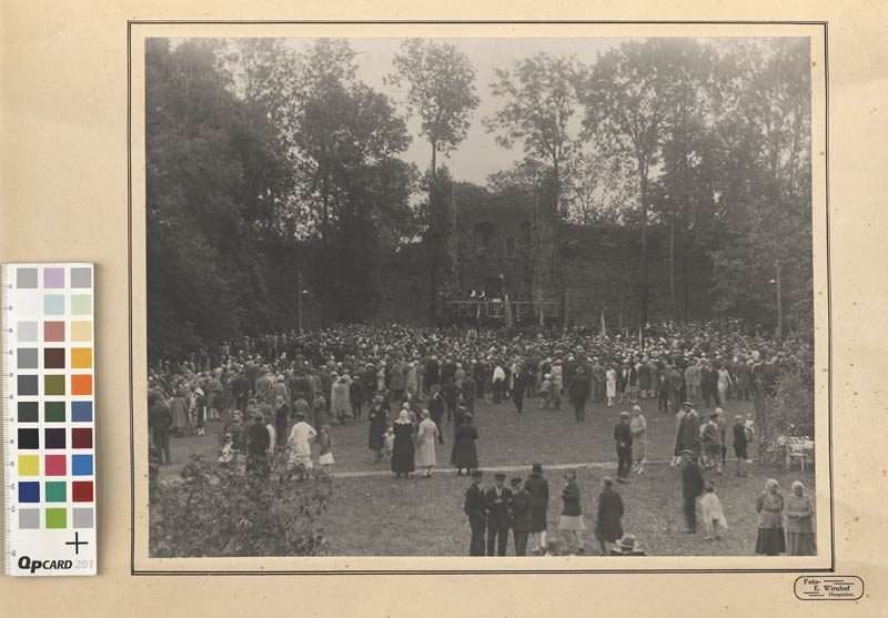 Foto. Puhkpilliorkestri kontsert Haapsalu lossivaremetes - 1930, Haapsalu 650, Foto: E. Wirnhof