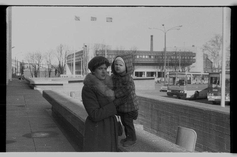 Laps Kasvu tänaval Tallinnas