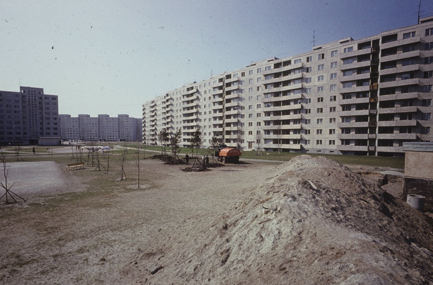 Väike- Õismäe, view of the building and the surroundings in the finishing stage