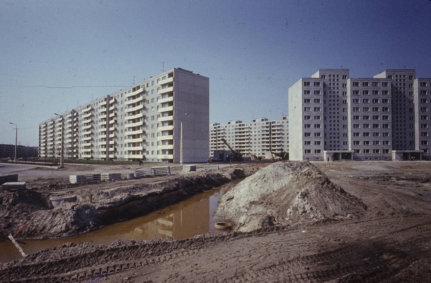 Väike- Õismäe, view of the building and the surroundings in the finishing stage