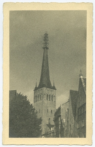 Tallinn, Oleviste kirik, torn tellingutes, vaade Laia tänava poolt.
