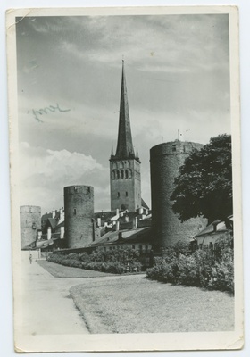 Tornide väljak ja Oleviste kirik.  duplicate photo