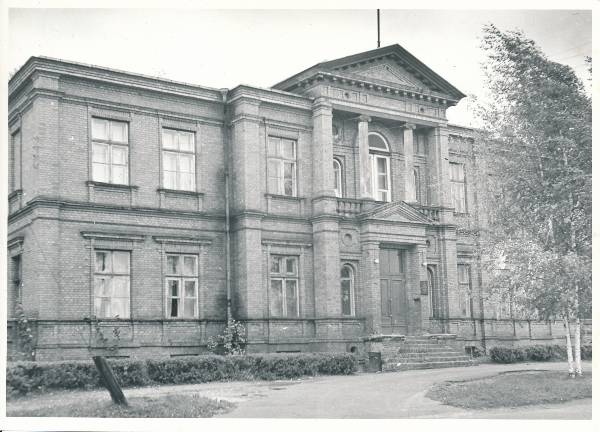 Tartu Riikliku Ülikooli (TRÜ) klubi; tuntud kui korporatsiooni Rotalia konvendihoone; Tähe t 3. Tartu, 1978.