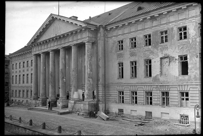 Tartu ülikooli peahoone (1944)  similar photo