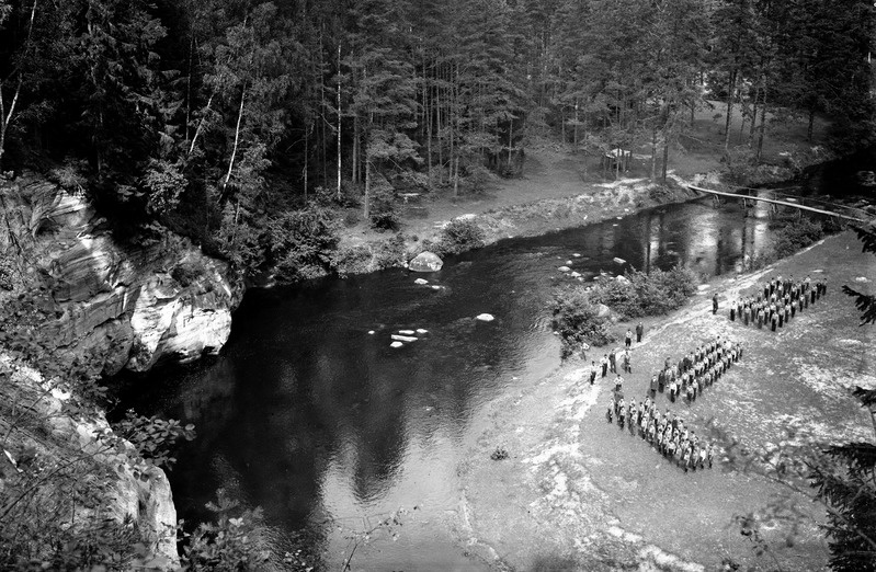 Taevaskoda, Ahja jõgi.