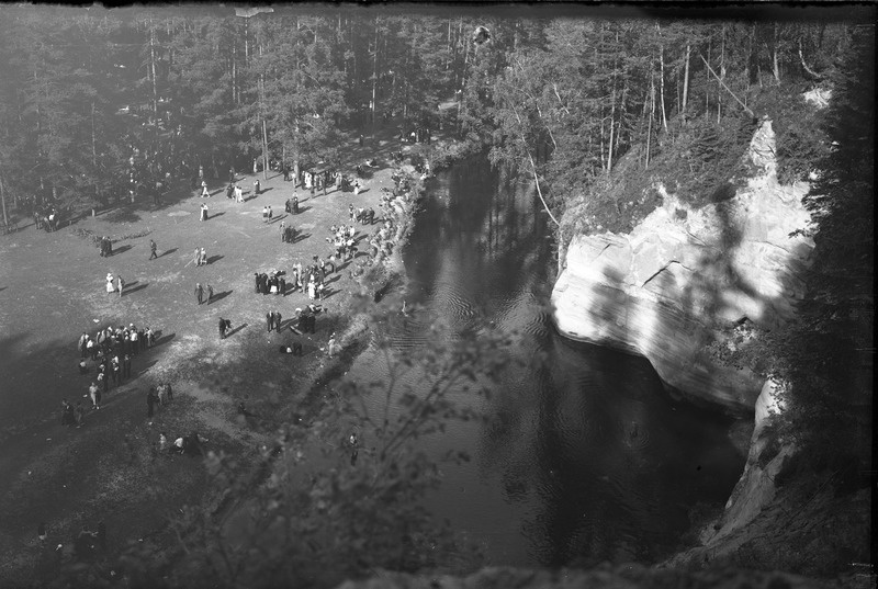 Taevaskoda, Ahja jõgi.