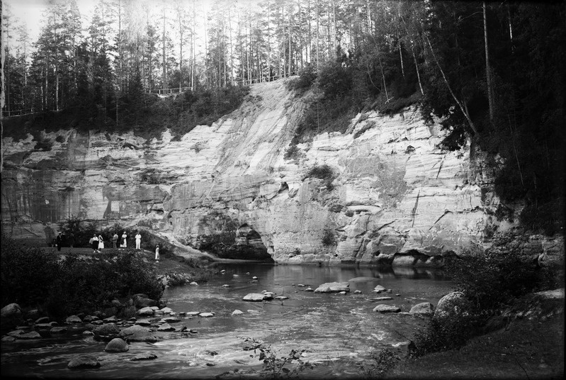 Taevaskoda, Ahja jõgi.
