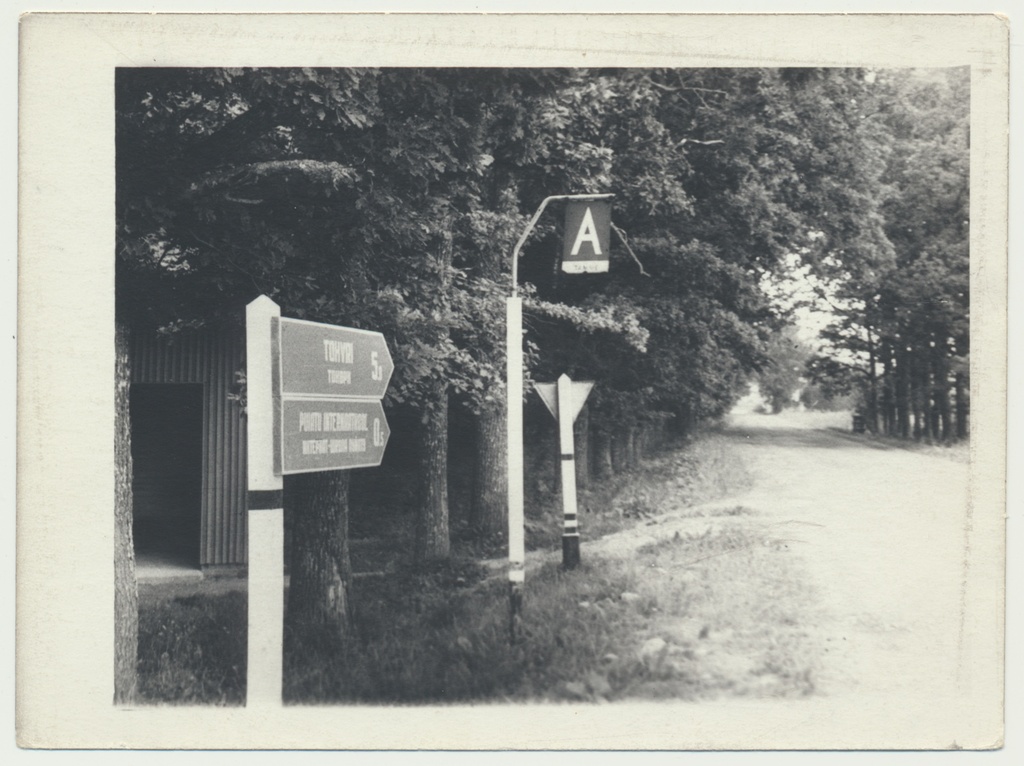 foto, Viljandimaa, Pärnu mnt ja Tohvri tee ristmik, bussipeatus, u 1970