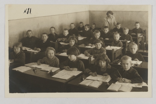 Saue kool, I-II klass tunnis