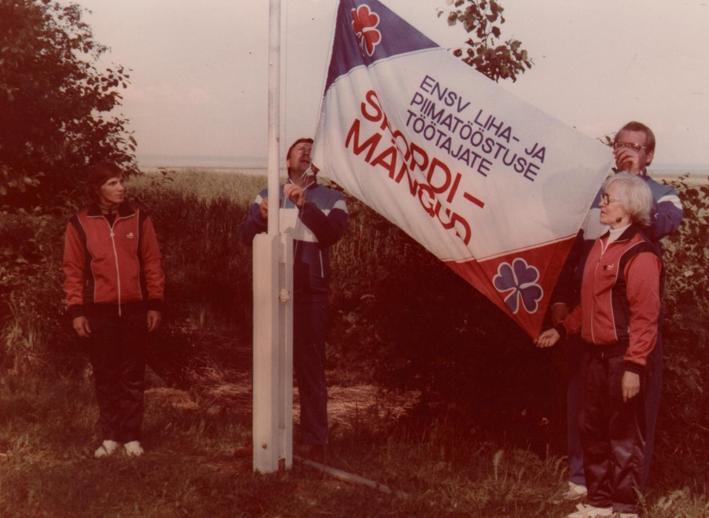 Liha-ja piimatööstuse spordimängude lipu heiskamine