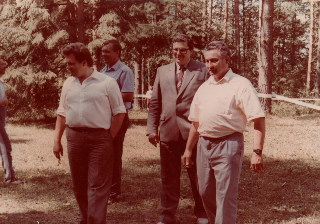 Piimanduspäeval mehed vestlushoos