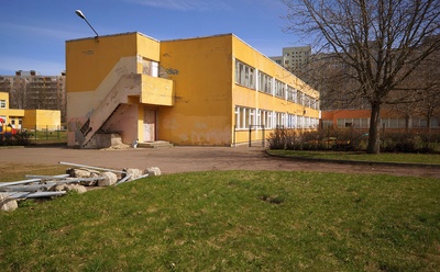 Lasteaed Väike-Õismäel, vaade mänguväljakult hoonele rephoto