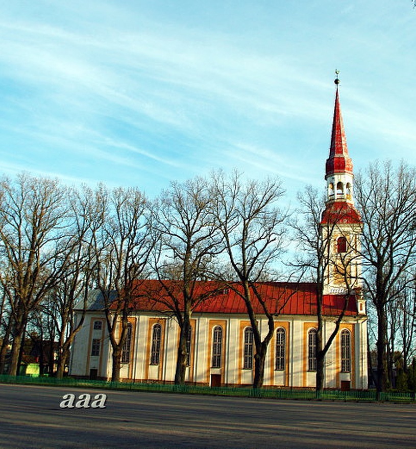 Räpina Miikaeli kirik, vaade põhjast. Tornikiiver Reinhold Guleke rephoto