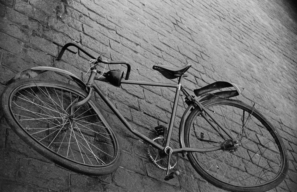 Hakaniemen tour, broken bicycle.