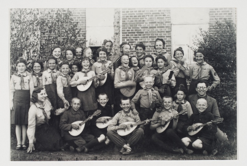 Rõuge kodutütred ja noorkotkad (mandoliini orkester) viimasel Eesti kevadel 1940