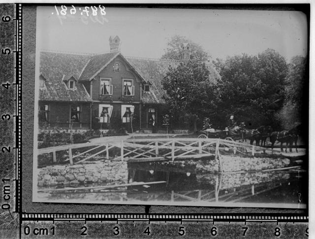 Määri mõis (Meyris), härrastemaja, esiplaanil sild u. 1900. Simuna khk