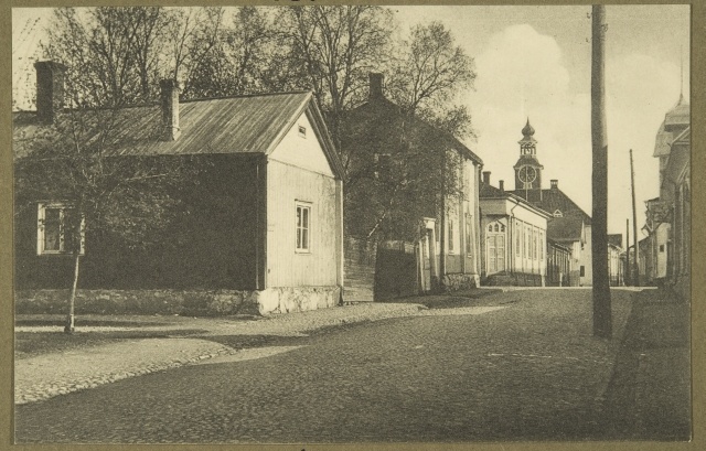 Big church street, behind the old tower of the raft room