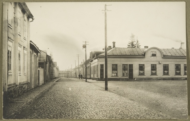 Breadboy and café on the side of the tower (earth of Kunkakatu and Vähäkirkkokatu)