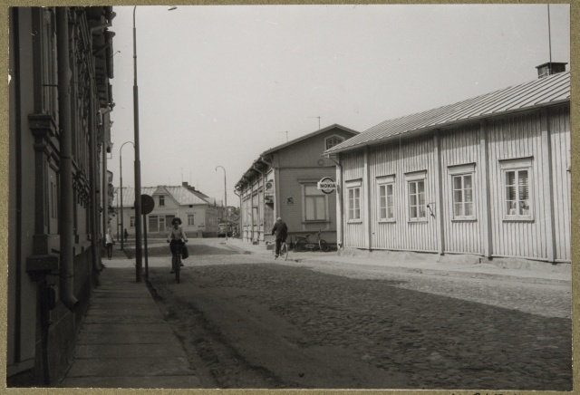 Cyclists on the King Street, 2nd house