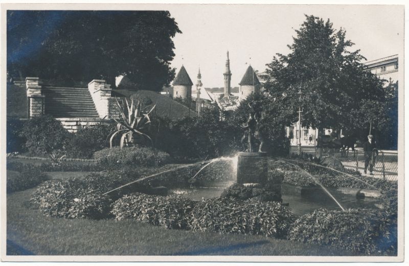 Postcard. Tallinn, Viru t fairy area. Located in the album Hm 7955.