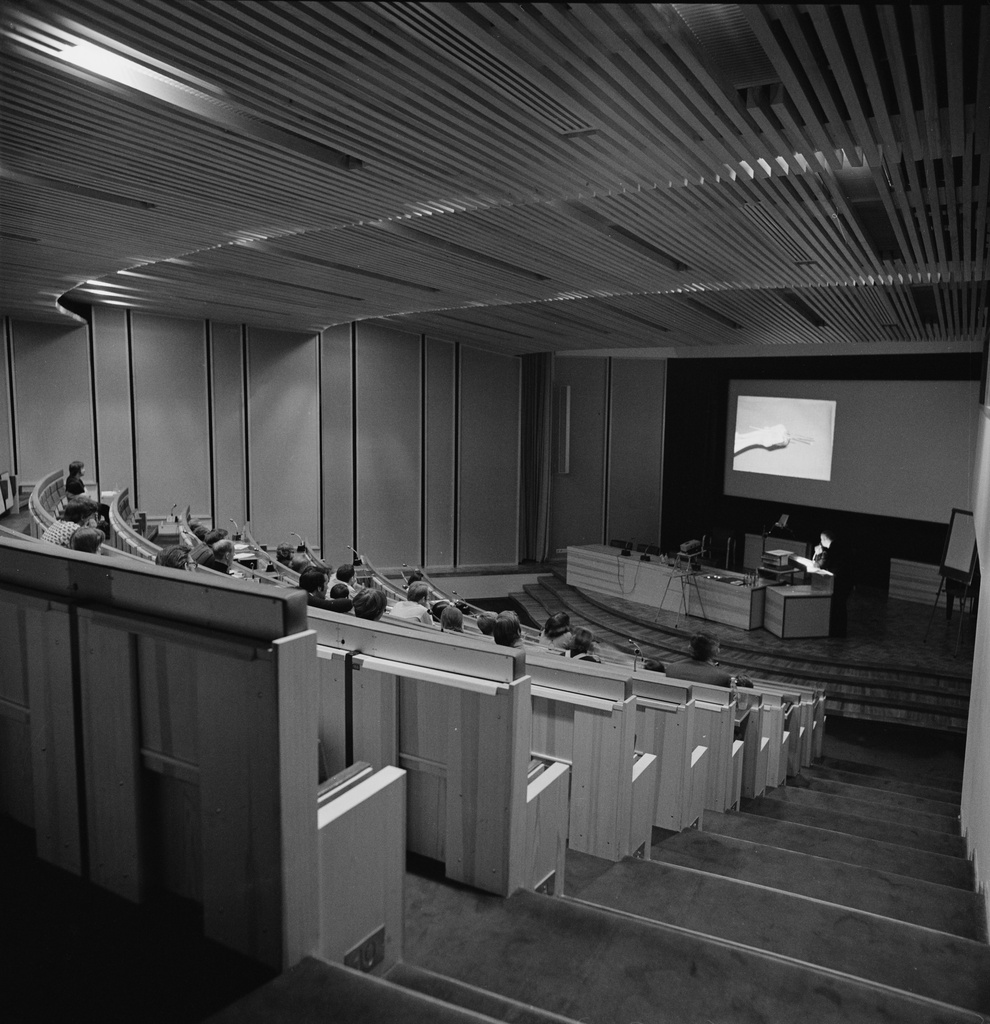 Hanasaari - ruotsalais-suomalinen kulttuurikeskus, Espoo, Hanasaarenranta 5.  Auditorio.