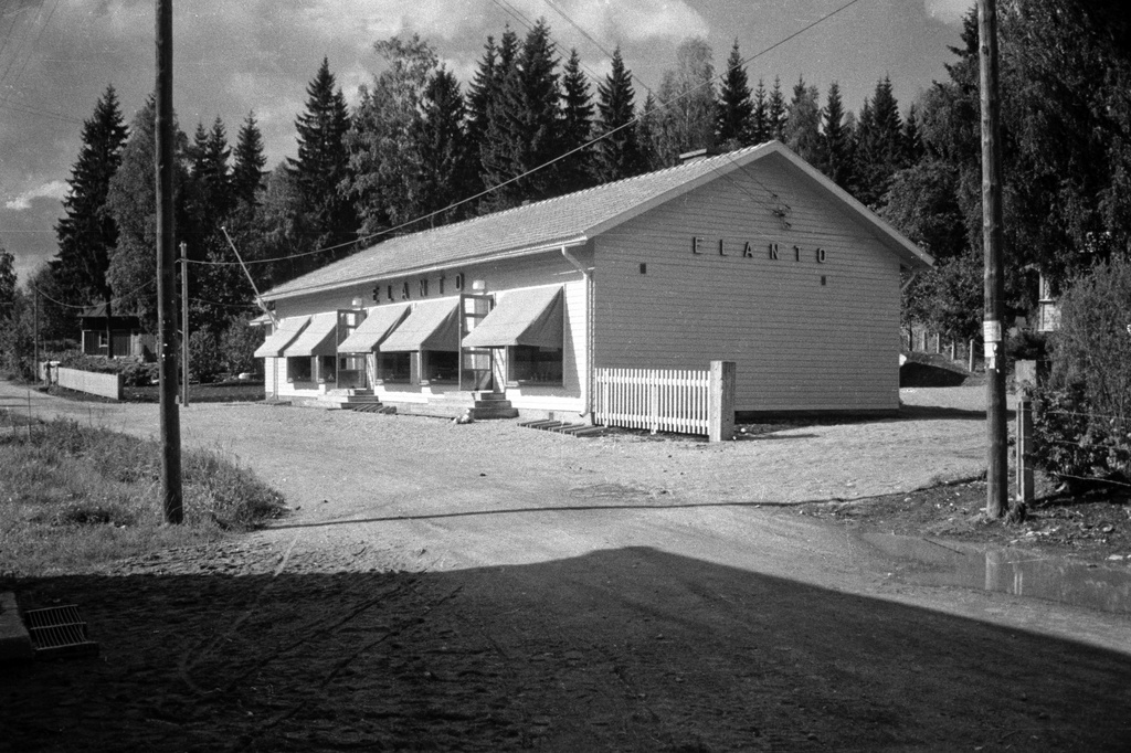 Espoo, Tuomarilan uusi 25.7.1950 avattu Elannon myymälä.