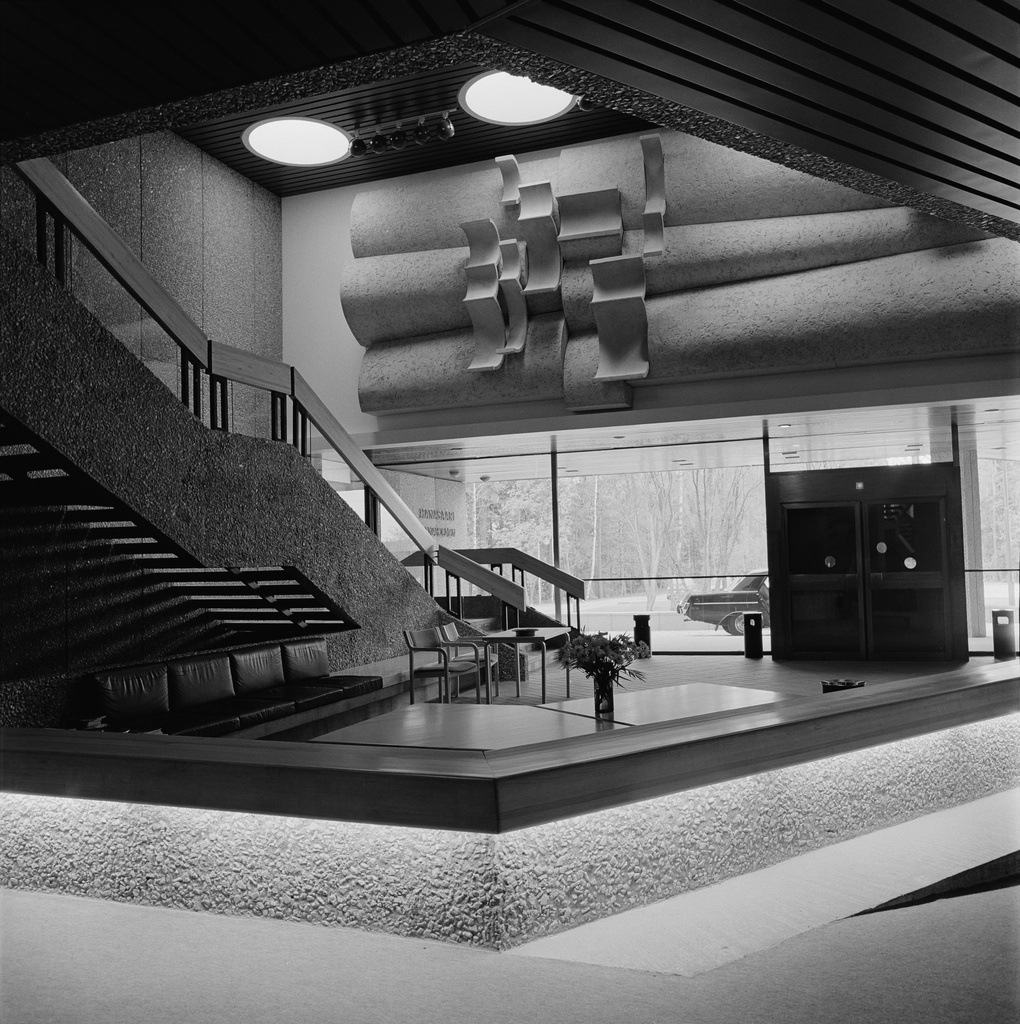 Hanasaari - ruotsalais-suomalinen kulttuurikeskus, Espoo, Hanasaarenranta 5. Sisääntuloaula.