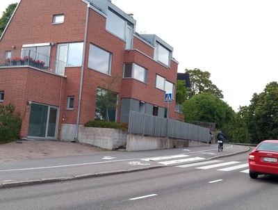 Kuorma-ajureita  Itäisellä Viertotiellä  (= Hämeentie 164) Vanhassakaupungissa. rephoto