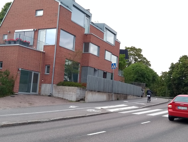 Kuorma-ajureita  Itäisellä Viertotiellä  (= Hämeentie 164) Vanhassakaupungissa. rephoto