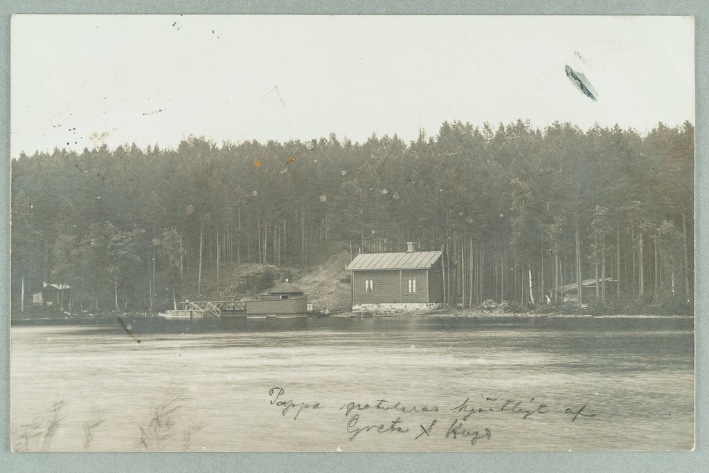 The beach of the state hotel: unidentified building, boat lighter, swimming room (love. 1873 ? ), washing room