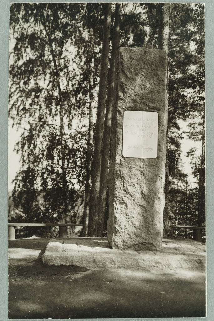 Runeberg's statue on Runeberg's rubber