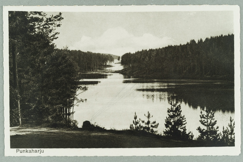 View line: interior trainee-Valkialampi train and Takaharju