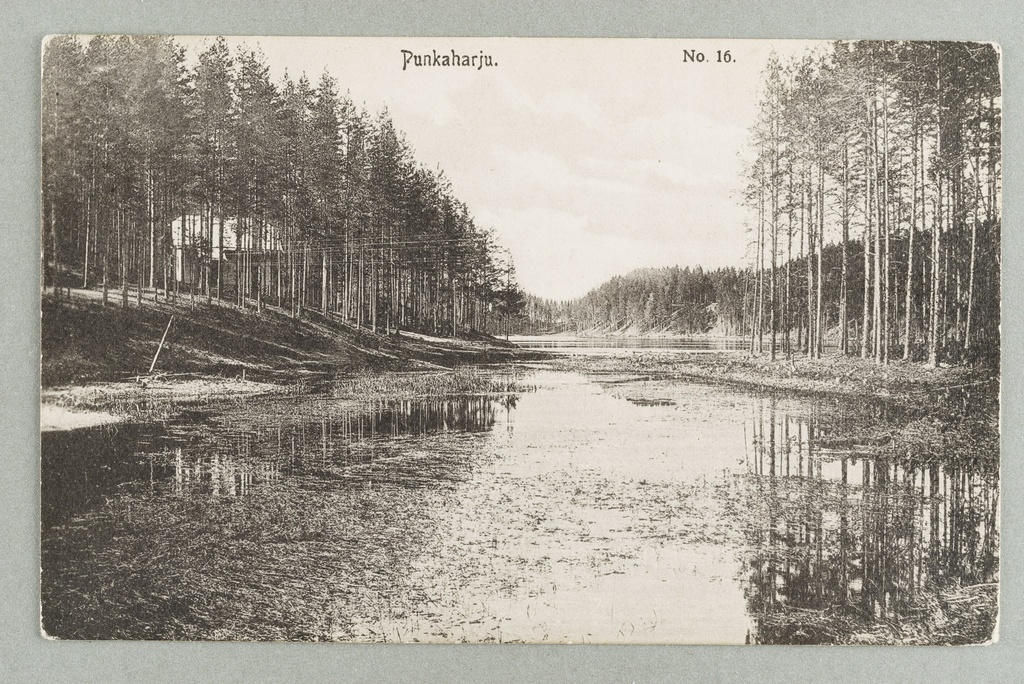 On the left Takaharjun guard room, on the back of the White Paper