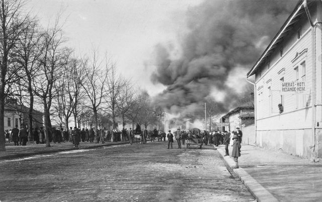 Fire at the Por railway station