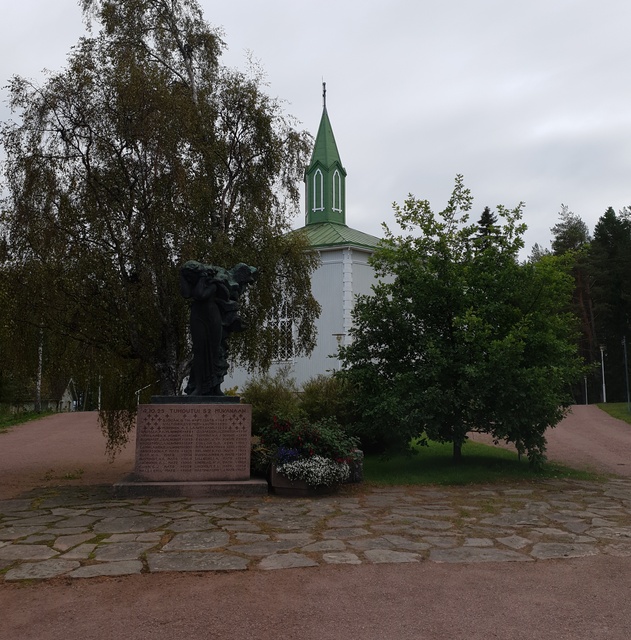 In 1876 graduated from the Reposaari Norwegian-style tuner church and from it by Wäinö Aaltosen sculpted, in 1930 revealed torpedo boat s 2 monument rephoto