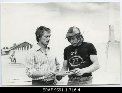 ECE-77. Commander of the Kirbla group and Commissioner Kullervo Kliimand and master of the group Üllas Jaaska Kirbla in the construction of the silhosette.  similar photo