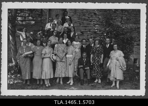 Participants from the exit of the Tallinn History Society in the ruin of the Padise monastery. From above in third row 3. Rudolf Kenkmaa.