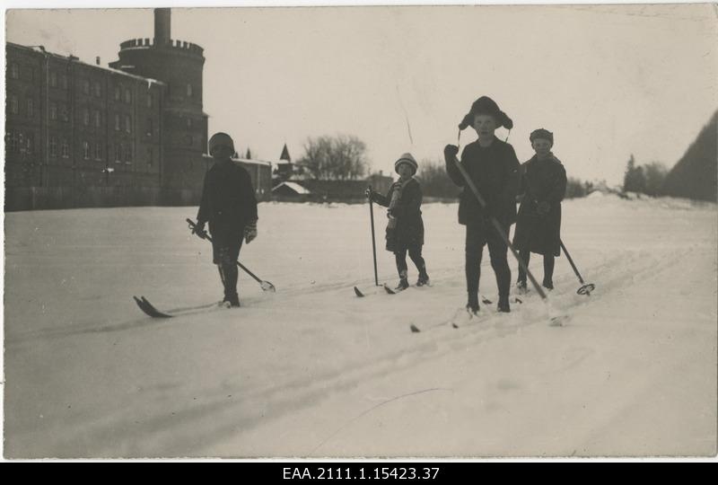 Children skiing in Tartu