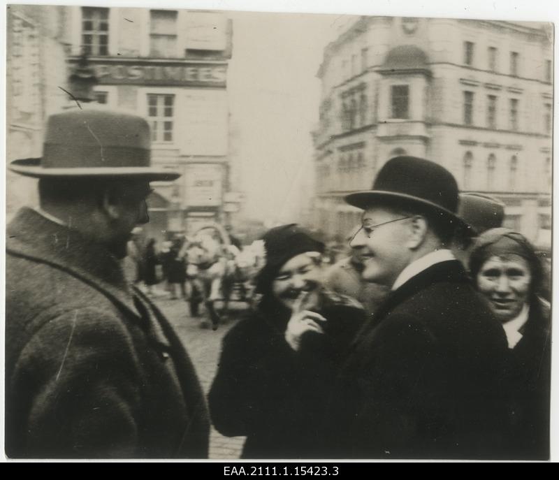 Conversation in the Great Market, Tartu