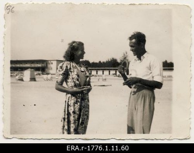 Raimond Valgre with Alice Feillet on the beach of Pärnu  duplicate photo