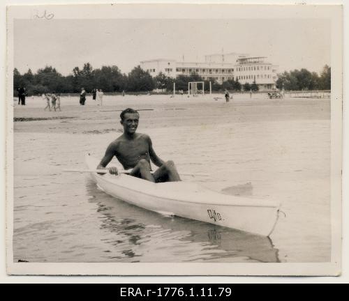 Raimond Valgre on the beach of Pärnu in a steamboat