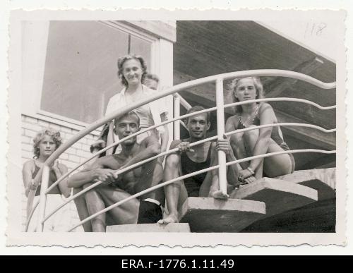 Raimond Valgre and Felix Vebermann together with unknown girls on the staircase of the beach building in Pärnu beach