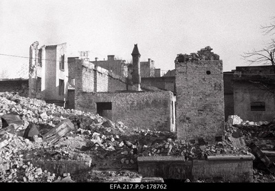 The ruins of the car store Tormo.  duplicate photo